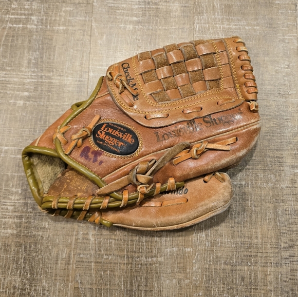 Signed by 4 MLB HOF'ers Louisville Slugger Brown Leather Baseball Glove LSG46M